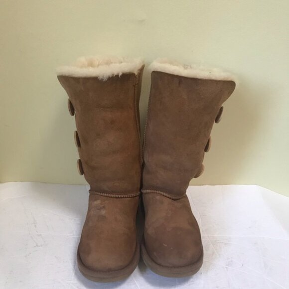 UGG BAILEY 3 Button Tall Boots Shearling Cozy Tan Fur Snow Booties Warm Snow 5 - Picture 8 of 13